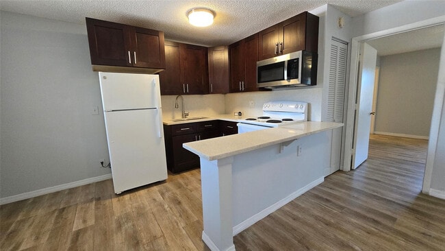 416 Lakeside Dr in Margate, FL - Building Photo - Building Photo