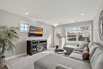 10886 Glacier Ln N in Maple Grove, MN - Building Photo - Building Photo