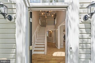 14036 Sterling Point Dr in Gainesville, VA - Building Photo - Building Photo