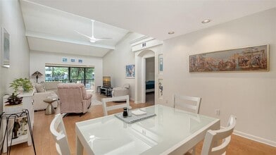 1611 Clower Creek Dr in Sarasota, FL - Building Photo - Building Photo