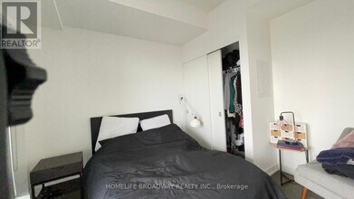 25-2225 Richmond St E in Toronto, ON - Building Photo - Building Photo