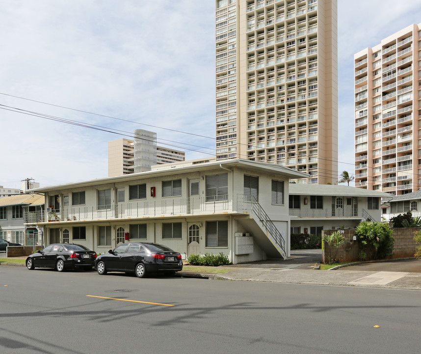 568 Kamoku St in Honolulu, HI - Building Photo