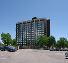 Pikes Peak Towers in Colorado Springs, CO - Foto de edificio - Building Photo