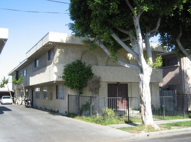 13418 Roselle Ave in Hawthorne, CA - Building Photo - Building Photo