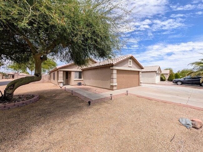 15746 W Elm St in Surprise, AZ - Building Photo - Building Photo