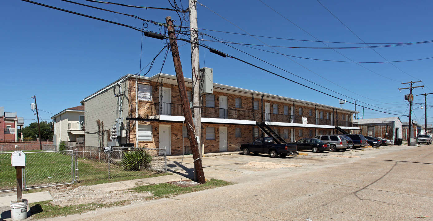 1024 Angela Ave in Arabi, LA - Foto de edificio