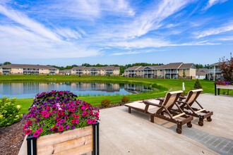 Sand Lake in De Pere, WI - Foto de edificio - Building Photo