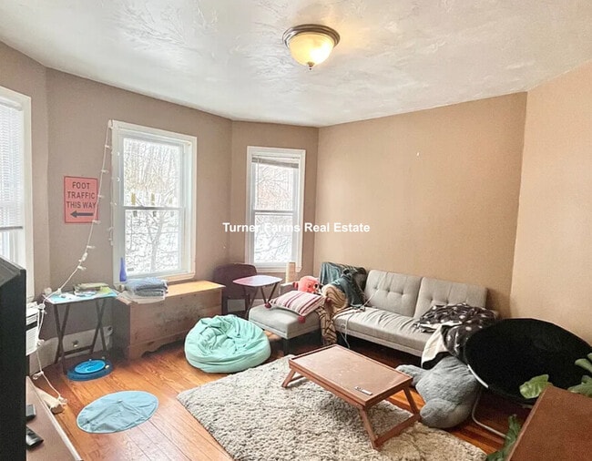 32 Fisher Ave, Unit 22 fisher ave- unit 3