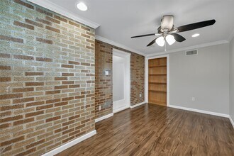 3215 Milburn St in Houston, TX - Foto de edificio - Building Photo