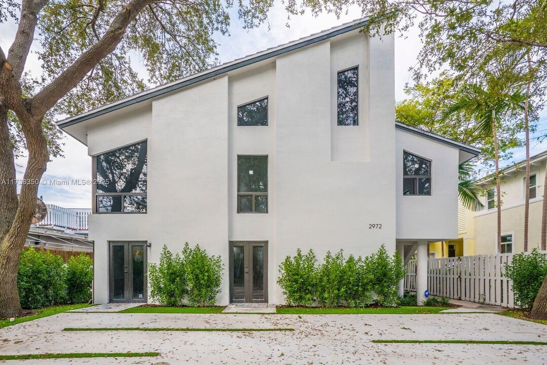 2974 Bridgeport Ave in Miami, FL - Building Photo