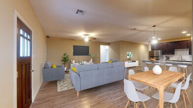 Stunning Ridgeview home close to North Sta in San Antonio, TX - Foto de edificio - Building Photo