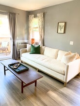 220 Woodland Pkwy in San Marcos, CA - Building Photo - Building Photo