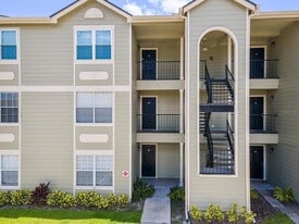 2550 N Alafaya Trail in Orlando, FL - Building Photo