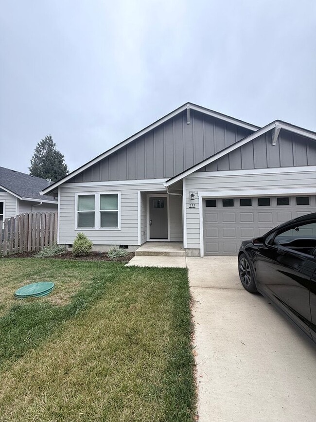 property at 272 SE Ivy St