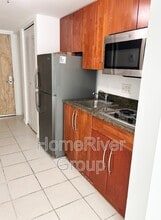 1200 Brickell Bay Dr in Miami, FL - Building Photo - Building Photo