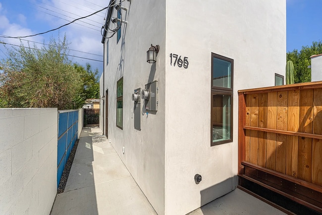 1765 S Crescent Heights Blvd in Los Angeles, CA - Building Photo - Building Photo