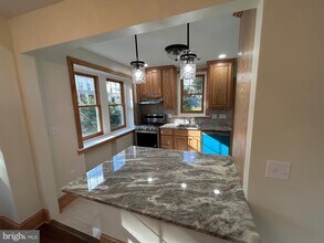 33 Price Ave in Narberth, PA - Building Photo - Building Photo