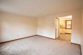 37 Hollis St in Pepperell, MA - Foto de edificio - Building Photo