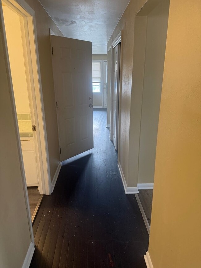 7032 W Mill Rd in Milwaukee, WI - Building Photo - Building Photo