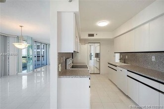 19101 NE 36th Ct-Unit -2206 in Aventura, FL - Building Photo - Building Photo