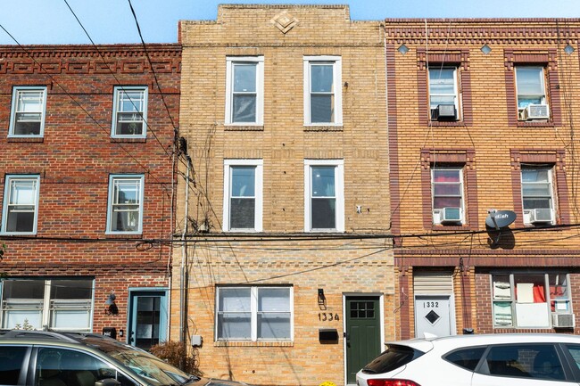 property at 1334 Passyunk Ave