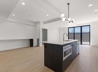 1801 W Grand Ave, Unit 201 in Chicago, IL - Building Photo - Building Photo