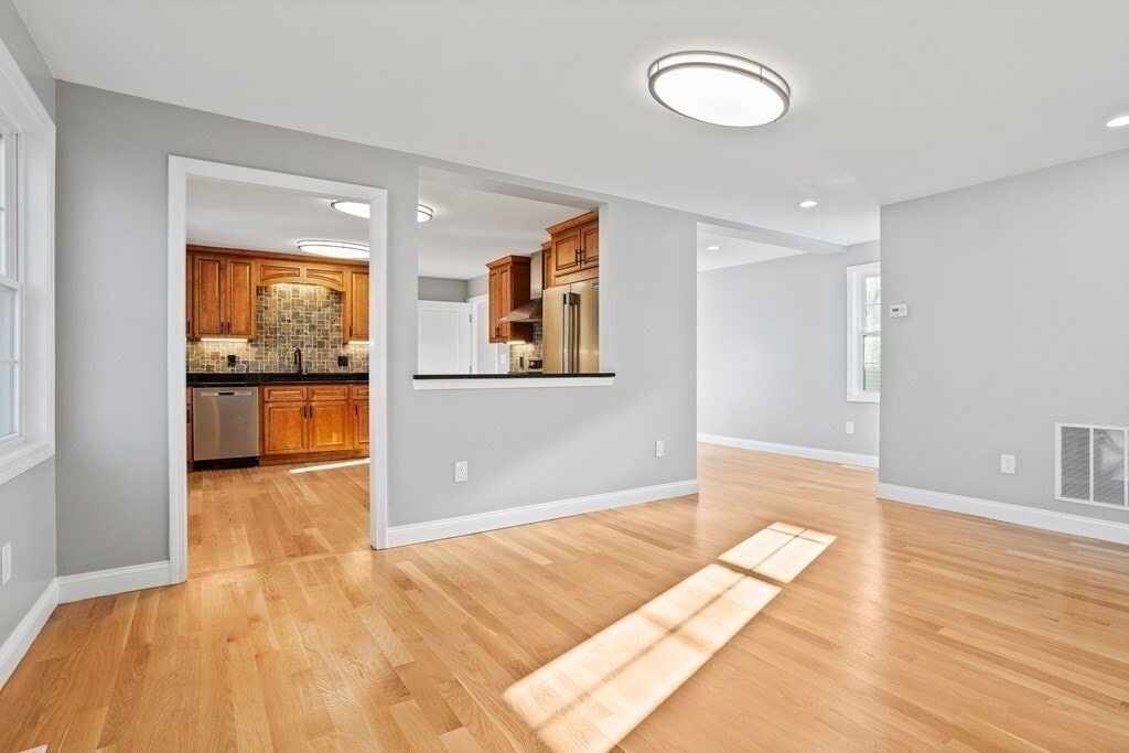 144 Lincoln Rd in Lincoln, MA - Building Photo