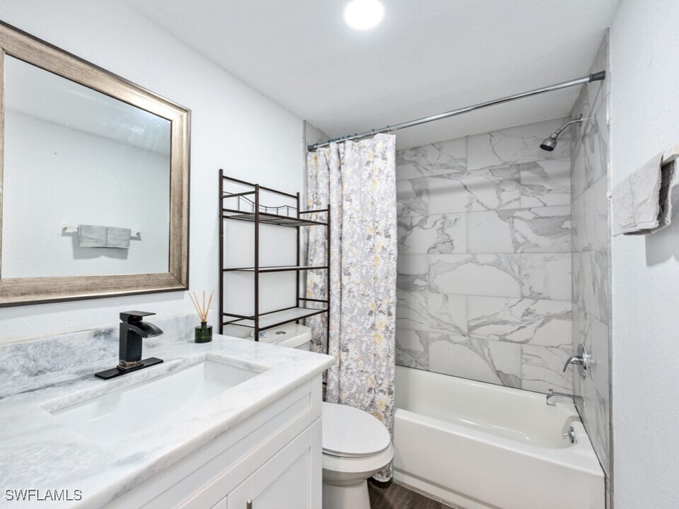 4951 Pepper Cir in Naples, FL - Building Photo