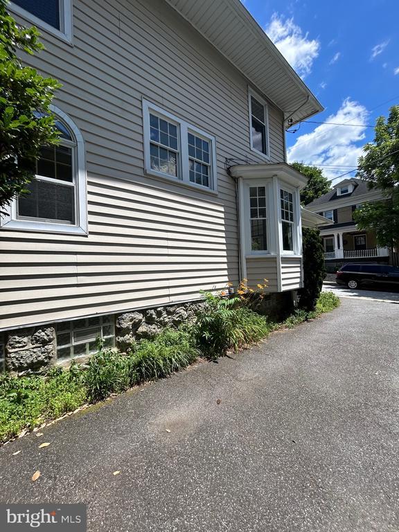 112 Petrie Ave in Bryn Mawr, PA - Foto de edificio - Building Photo