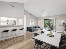 South Pointe in Tampa, FL - Building Photo