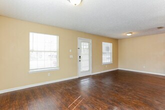 1554 Brook Forest Dr in Jacksonville, FL - Foto de edificio - Building Photo