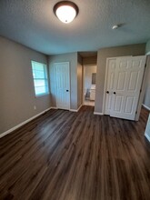 7006 N Chas Dr in Pleasant Valley, MO - Foto de edificio - Building Photo