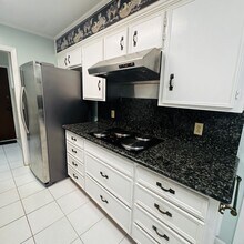 1112 Shaw Dr in Nederland, TX - Building Photo - Building Photo