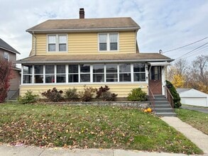 162 High St in Naugatuck, CT - Building Photo - Building Photo