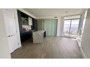 1342 Johnston Rd in White Rock, BC - Building Photo - Building Photo