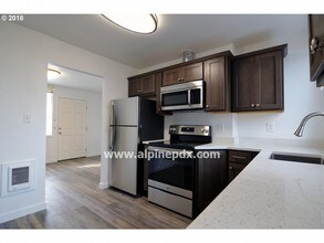 5821 SE Knapp St-Unit -3 in Portland, OR - Building Photo - Building Photo