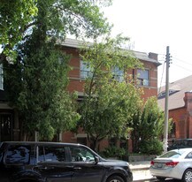 823 Manning Ave in Toronto, ON - Building Photo