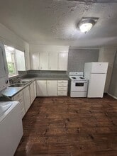 400-402 Dyer St in Springdale, AR - Building Photo - Building Photo