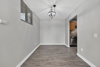 1350 N Escondido Blvd in Escondido, CA - Building Photo - Building Photo