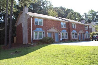 1233 Sweet Pine Dr in Norcross, GA - Building Photo - Building Photo