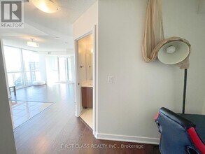 5740 Yonge St in Toronto, ON - Building Photo - Building Photo