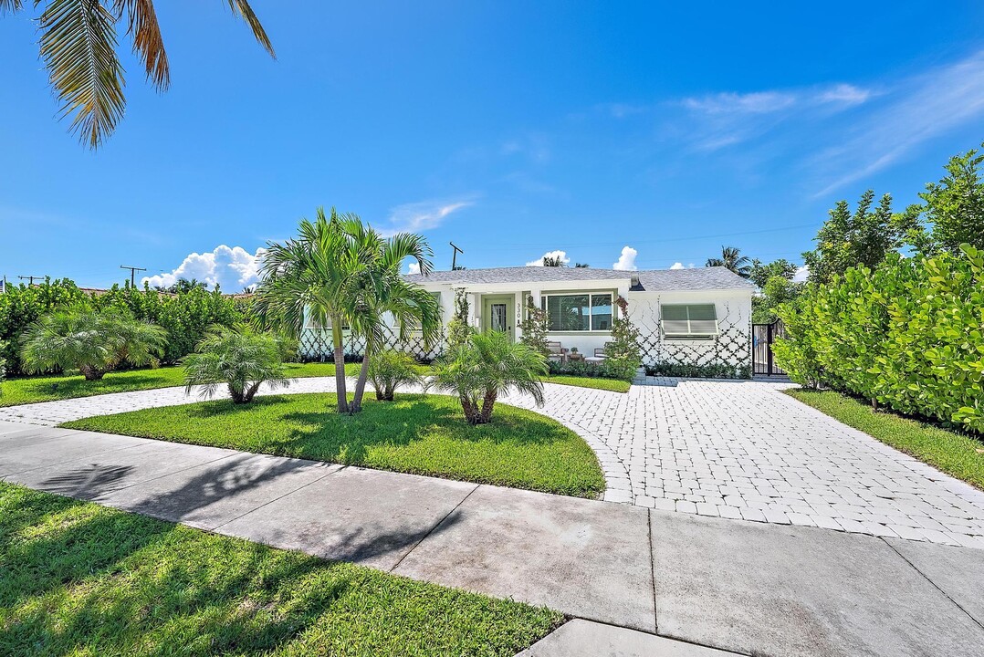 330 Macy St in West Palm Beach, FL - Building Photo