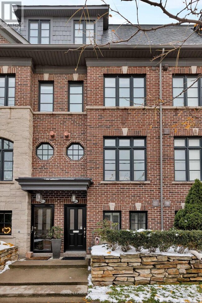 825C Oxford St in Toronto, ON - Building Photo - Building Photo