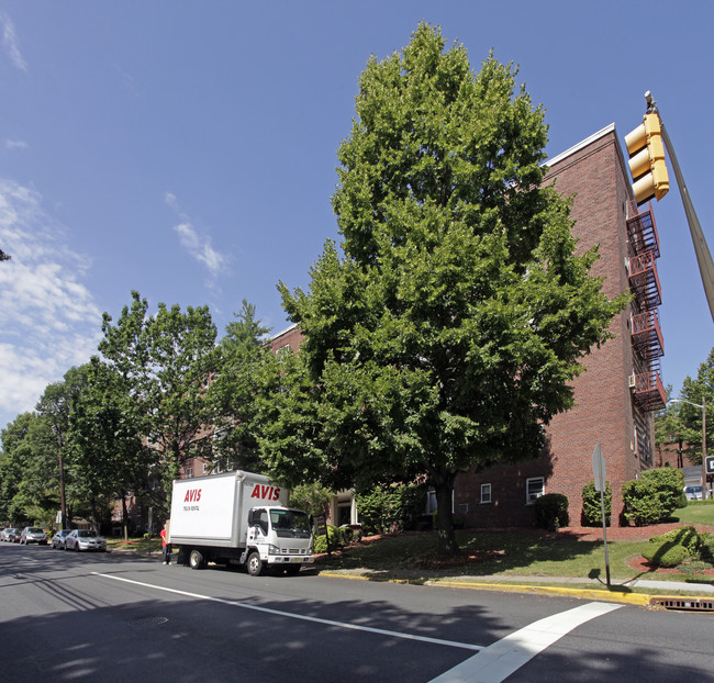 Wincenter Condominium in Fort Lee, NJ - Foto de edificio - Building Photo