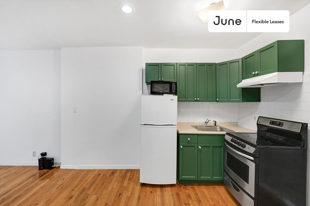 41 W 46th St in New York, NY - Building Photo
