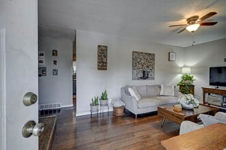 1222 Hartford St in Colorado Springs, CO - Foto de edificio - Building Photo