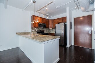 1610 W Fullerton Ave in Chicago, IL - Building Photo - Building Photo