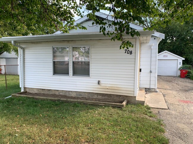 708 E Paris Ave