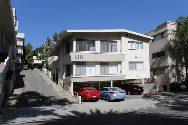 11621 Chenault St in Los Angeles, CA - Building Photo - Primary Photo