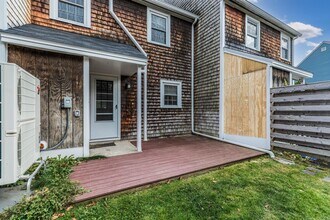 1275 Maplewood Ave in Portsmouth, NH - Building Photo - Building Photo